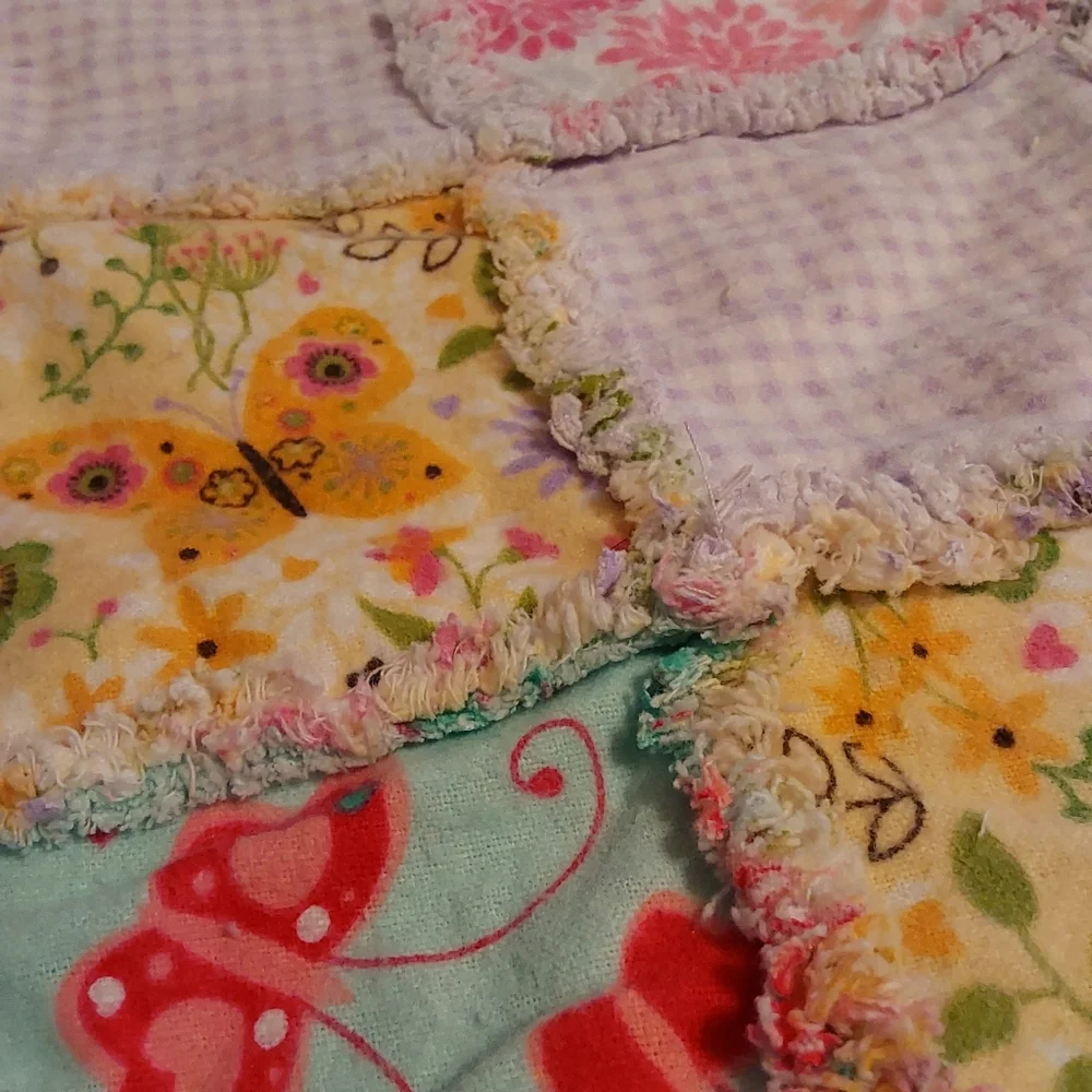 🌺 Vintage Hand Crafted Patchwork Baby Quilt
